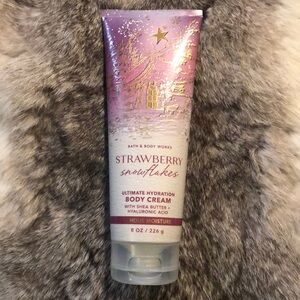 Strawberry Snowflakes Body Cream